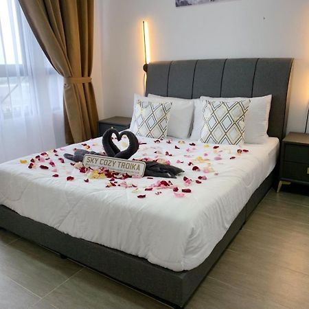Sky Cozy Troika Residence, 1 Bedroom 4-6 Pax, 2 Bedrooms 6-8 Pax, Pool Vew, Sky & City View, Free Parking, Pool, Unlimited Wifi & Netflix Kota Bharu Exterior photo